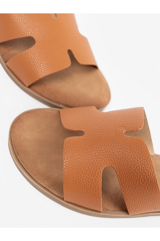 karamelová barva Pantofle  z wycięciami karamelová barva Pantofle  z wycięciami