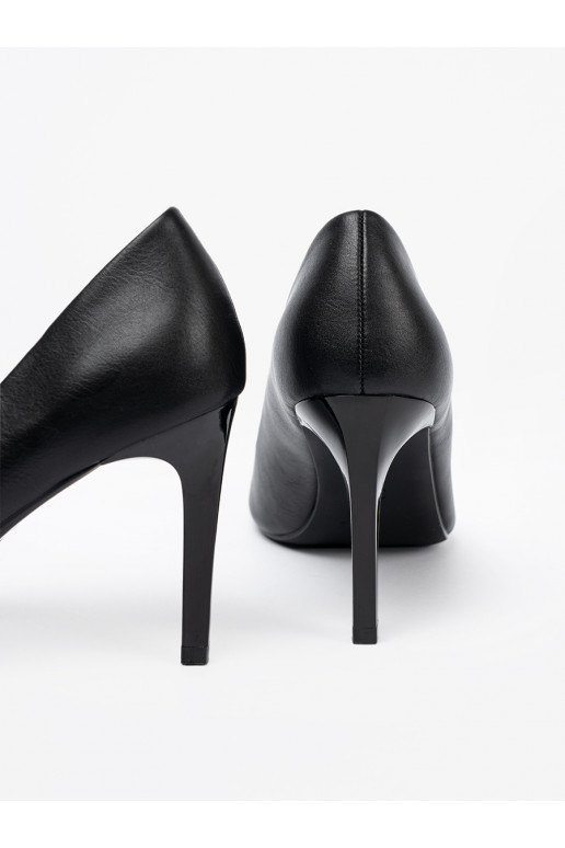  Černé vysoké podpatky s tenkým podpatkem