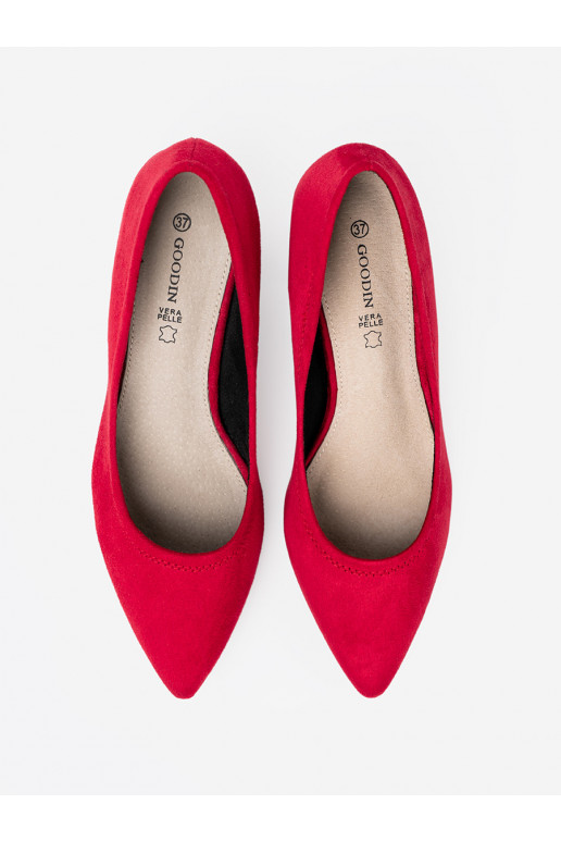 Elegantní styl vysoké podpatky na ozdobnym słupku