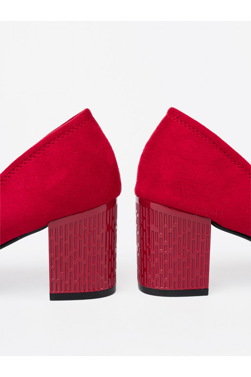 Elegantní styl vysoké podpatky na ozdobnym słupku