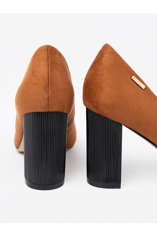 hnědá vysoké podpatky s černou podrážkou