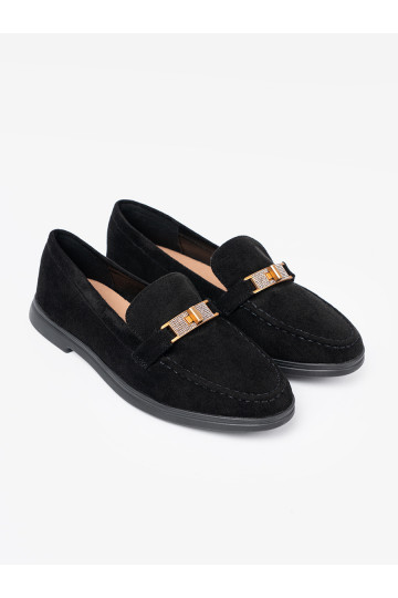 Černé ze semiše mokasíny z elegancką złotą ozdobą 2