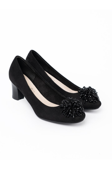 Černé vysoké podpatky z ozdobną broszką z koralików 2