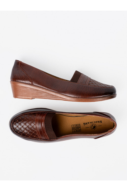 Dámské tenisky slip-on z fakturowanym noskiem Dámské tenisky slip-on z fakturowanym noskiem