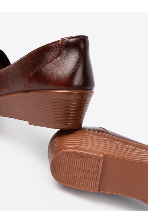 Dámské tenisky slip-on z fakturowanym noskiem Dámské tenisky slip-on z fakturowanym noskiem