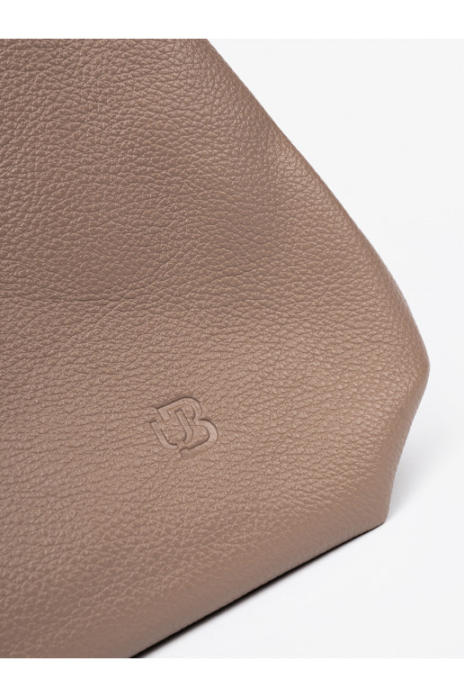  tmavé kabelka z kosmetyczką środku