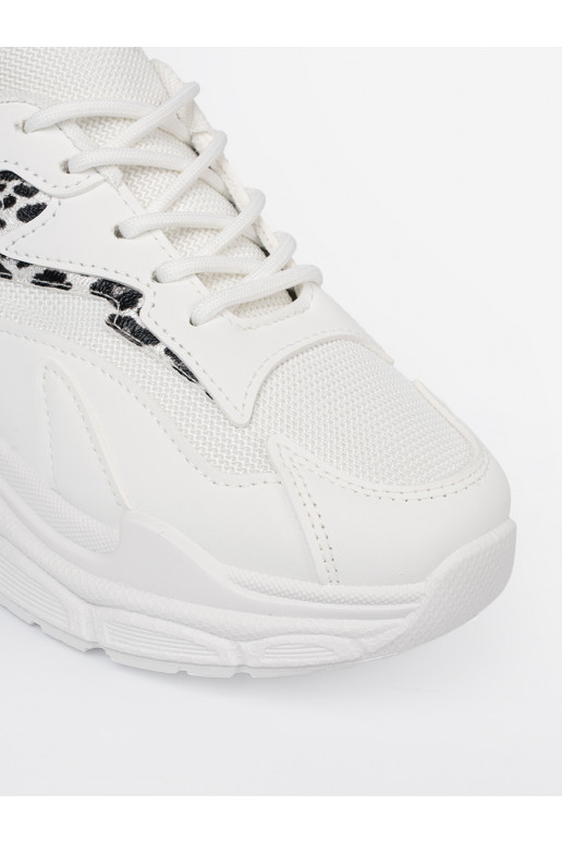 bílé sportovní obuvy z ozdobnym akcentem