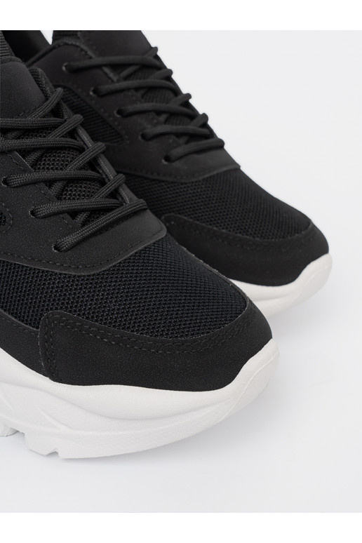 Černé  Tenisky na grubej bíléj podeszwie