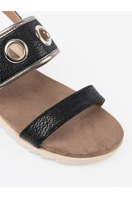 Černé sandály z ozdobnymi metalowymi kółkami Černé sandály z ozdobnymi metalowymi kółkami