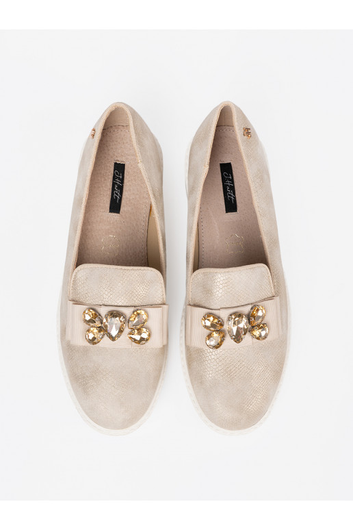 zlaté barvy mokasíny z biżuteryjnym detalem na przodzie