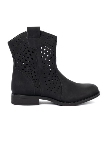 s ažurovými prvky Černé boty