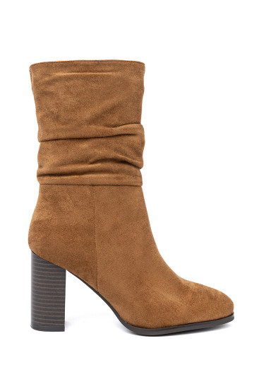 karamelová barva boty  i obcasem