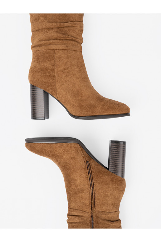 karamelová barva boty  i obcasem