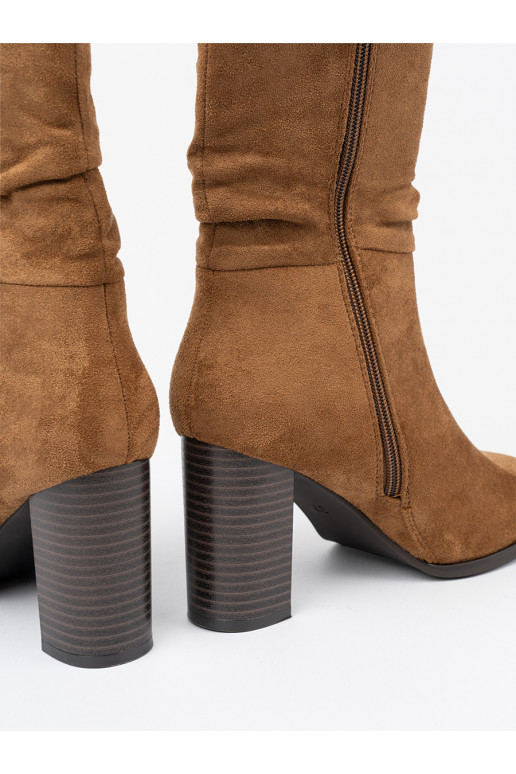 karamelová barva boty  i obcasem