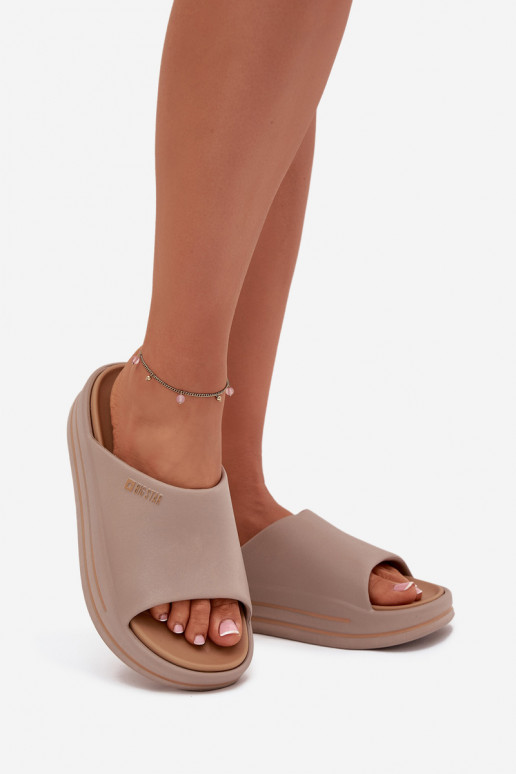 Dámské pantofle s platformou Big Star SS274424 béžové