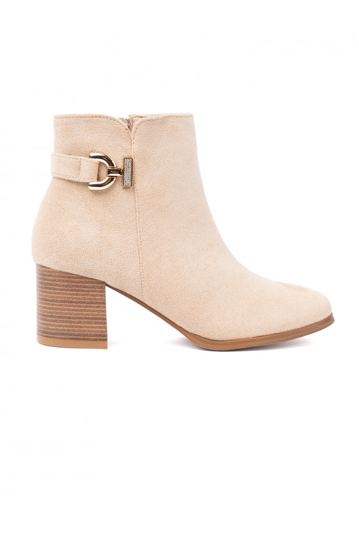 Elegantní styl boty kolorze jasnego beżu