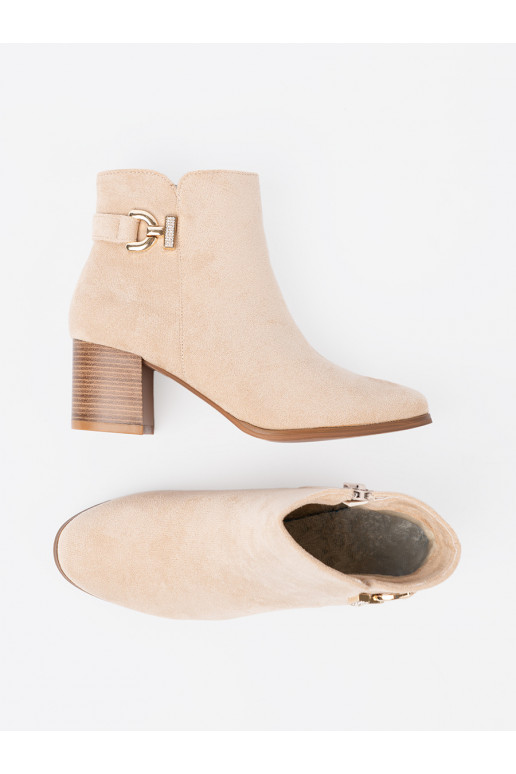 Elegantní styl boty kolorze jasnego beżu