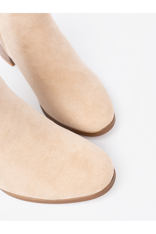 Elegantní styl boty kolorze jasnego beżu