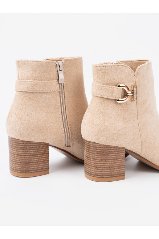 Elegantní styl boty kolorze jasnego beżu