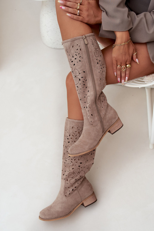 s ažurovými prvky dámské dlouhé boty na nízkém podpatku z eko semišeowe Zapínání  béžové Orchides