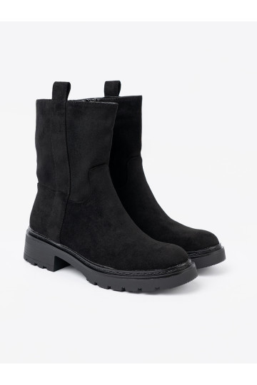 boty  z grubą, czarną podeszwą 2