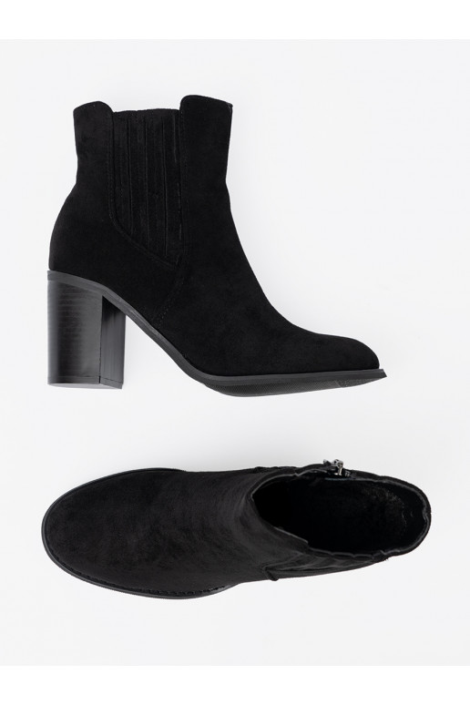 ze semiše boty na podpatku Černé