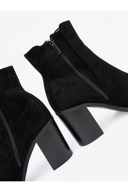 ze semiše boty na podpatku Černé