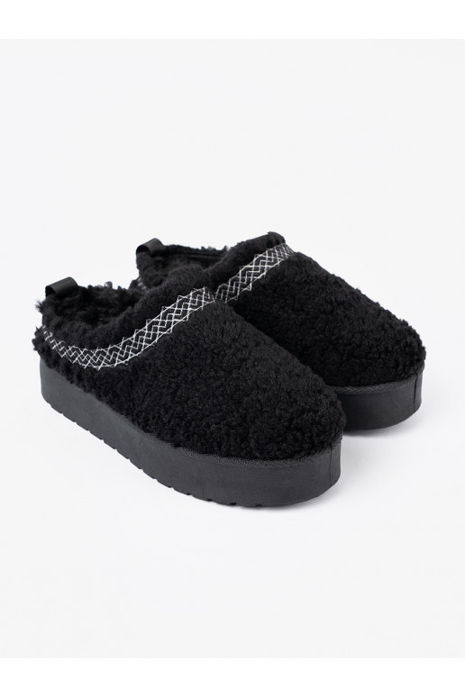 boty a'la  Černém kolorze z ozdobnym haftem