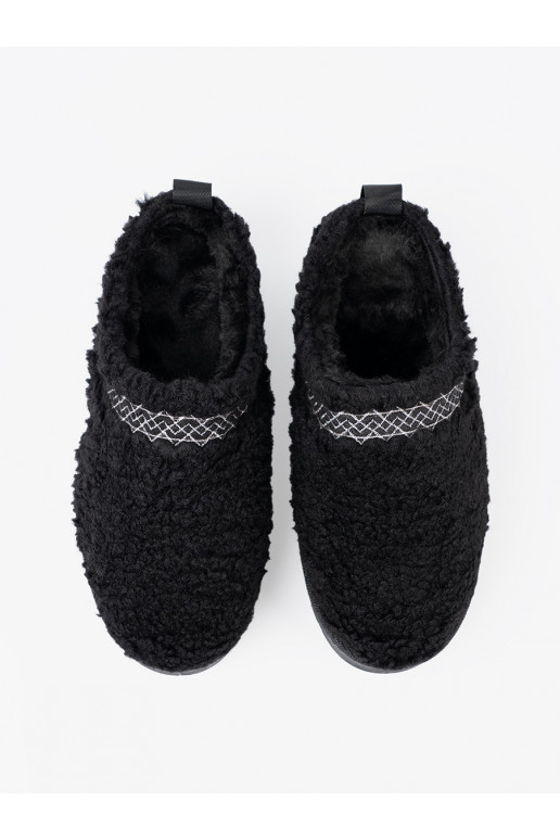 boty a'la  Černém kolorze z ozdobnym haftem