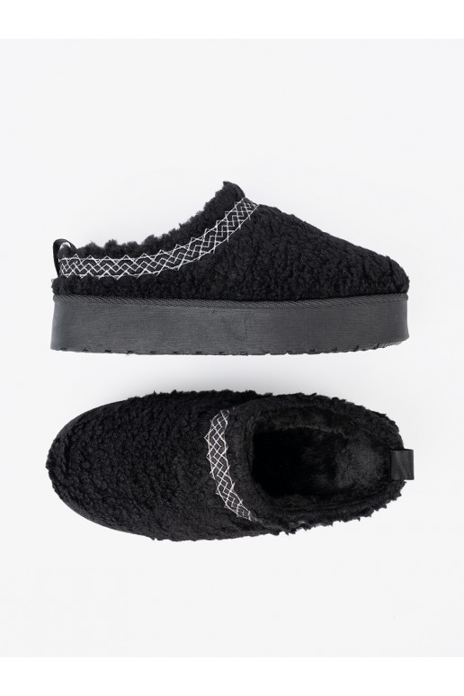 boty a'la  Černém kolorze z ozdobnym haftem