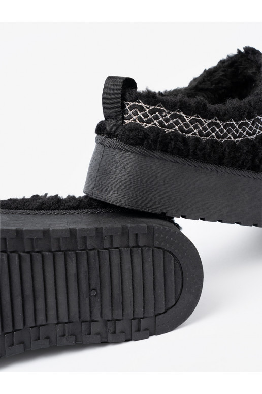 boty a'la  Černém kolorze z ozdobnym haftem