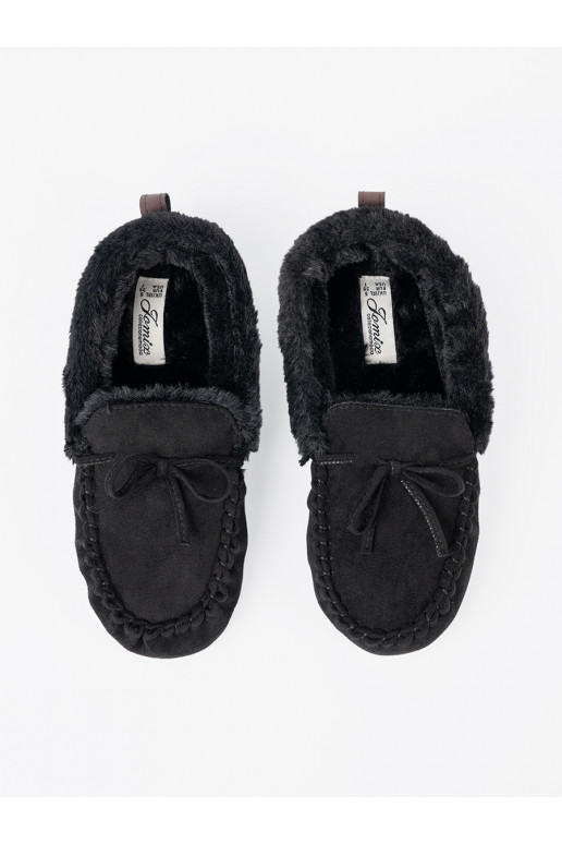 , Černé kapcie typu mokasíny s mašlí