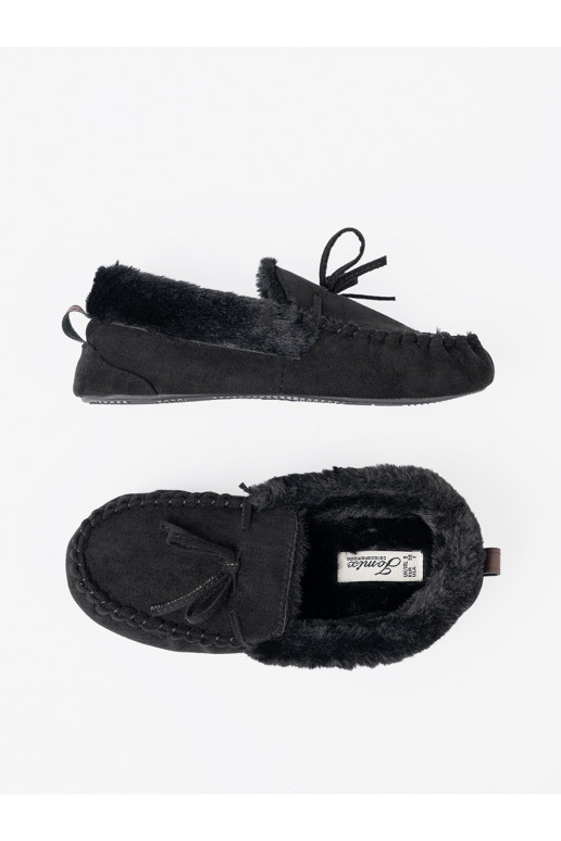 , Černé kapcie typu mokasíny s mašlí