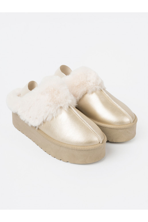 zlaté barvy boty a'la  z bílá barvam 