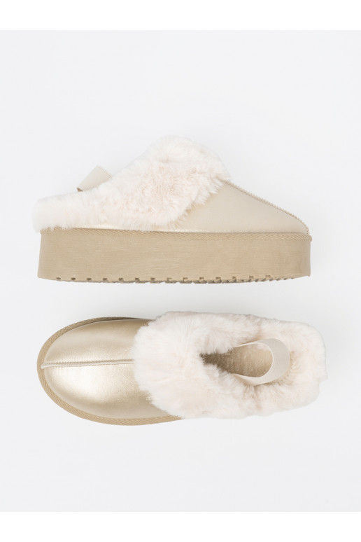 zlaté barvy boty a'la  z bílá barvam 