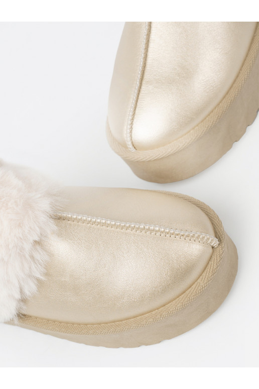 zlaté barvy boty a'la  z bílá barvam 