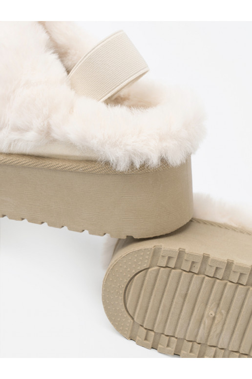 zlaté barvy boty a'la  z bílá barvam 