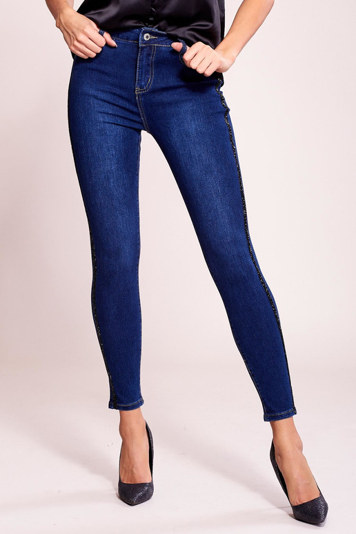 Tmavě Modré Džínové Trubičky S Nášivkou