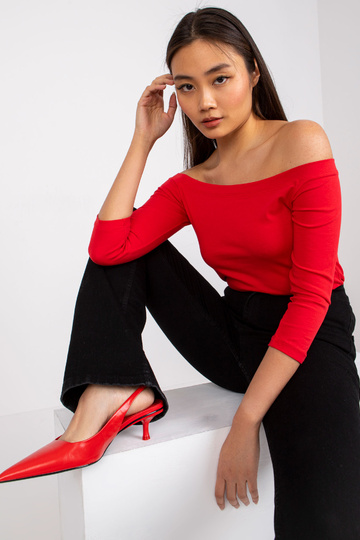 Živá červená halenka