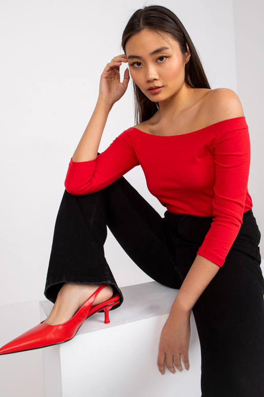 Živá červená halenka