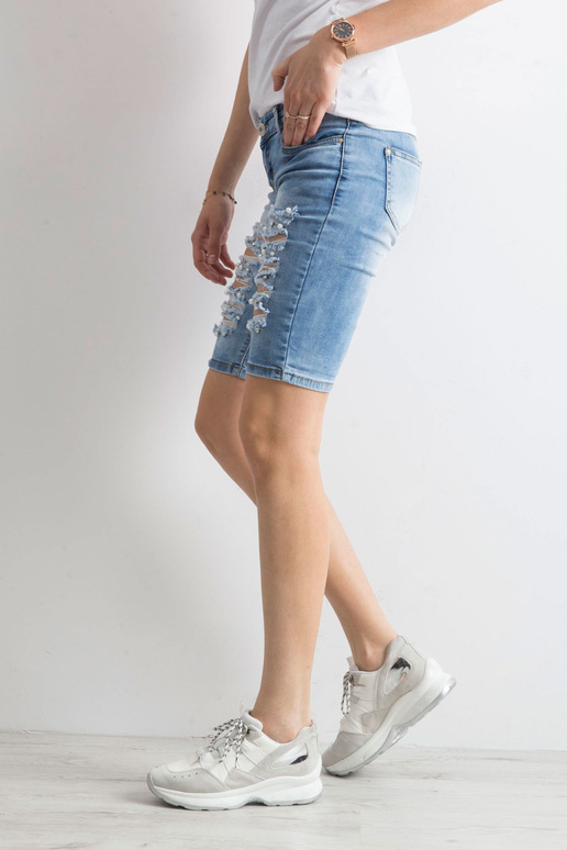 Modré džínové bermudy s dírami