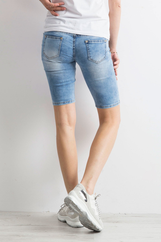 Modré džínové bermudy s dírami