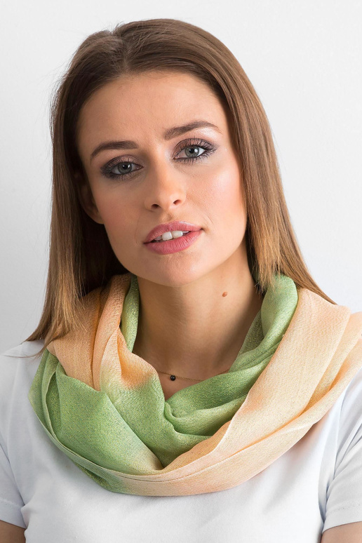 Zelený a broskvový lesklý komín