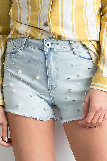 Světle modré džínové šortky...