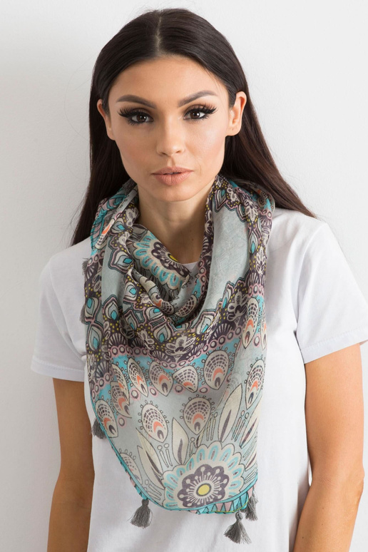 Šedý šátek s etnickým vzorem