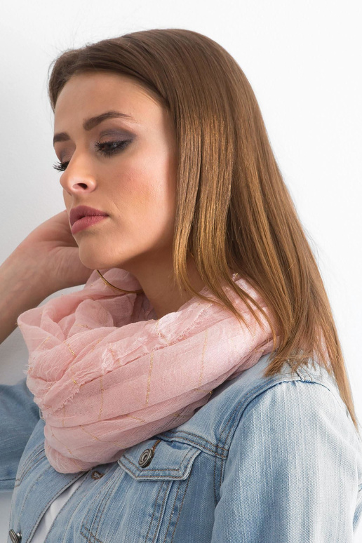 Světle růžový šátek s metalickou nití