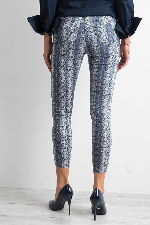 Modré kalhoty se zvířecími potisky