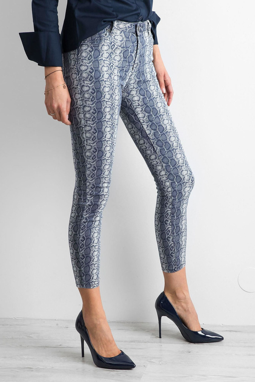 Modré kalhoty se zvířecími potisky