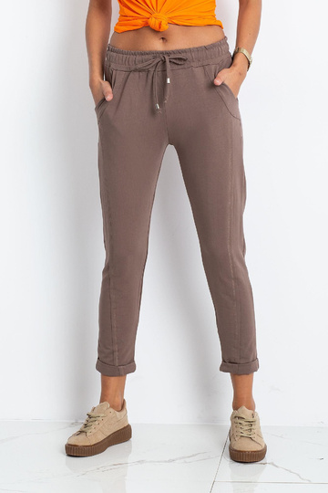 Tmavě béžové kalhoty Přístupné