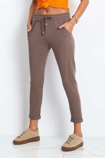 Tmavě béžové kalhoty Přístupné 2